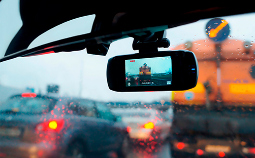 Видеорегистраторы с камерой заднего вида на улицу